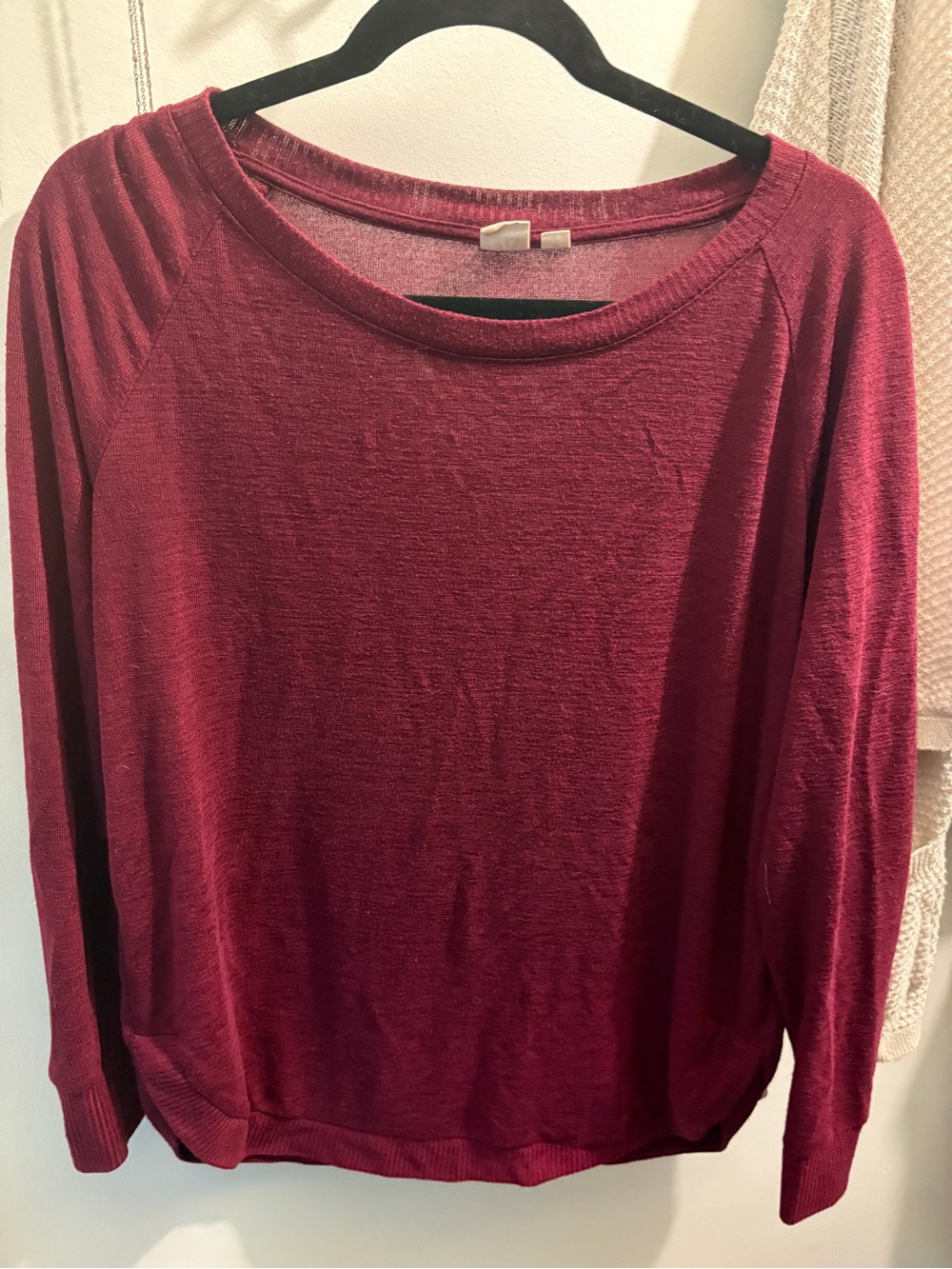 GAP Women's Size Small Lightweight Long-Sleeve Top in Wine